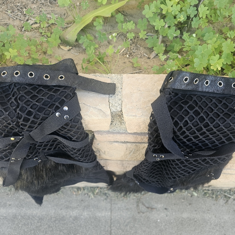 Black Faux Fur Grommet Wrap Leg Warmers - Picture 4 of 5